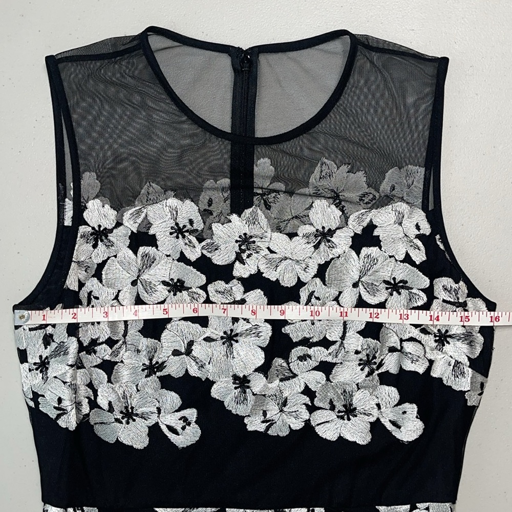 Nicole Miller Black/White Formal Embroidered Floral Beaded Floor-Length - US 6 - Picture 8 of 16